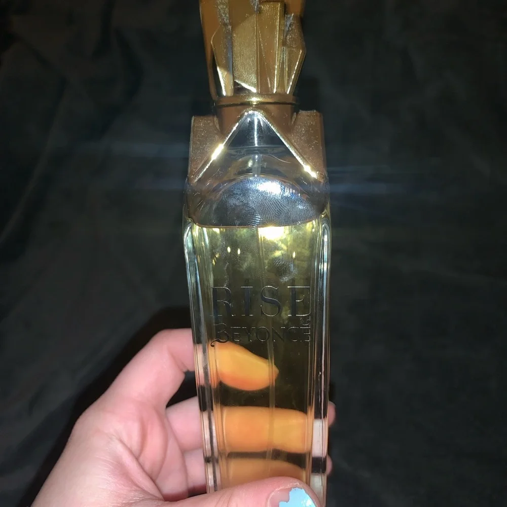 Beyoncé Rise - Picture 2 of 2